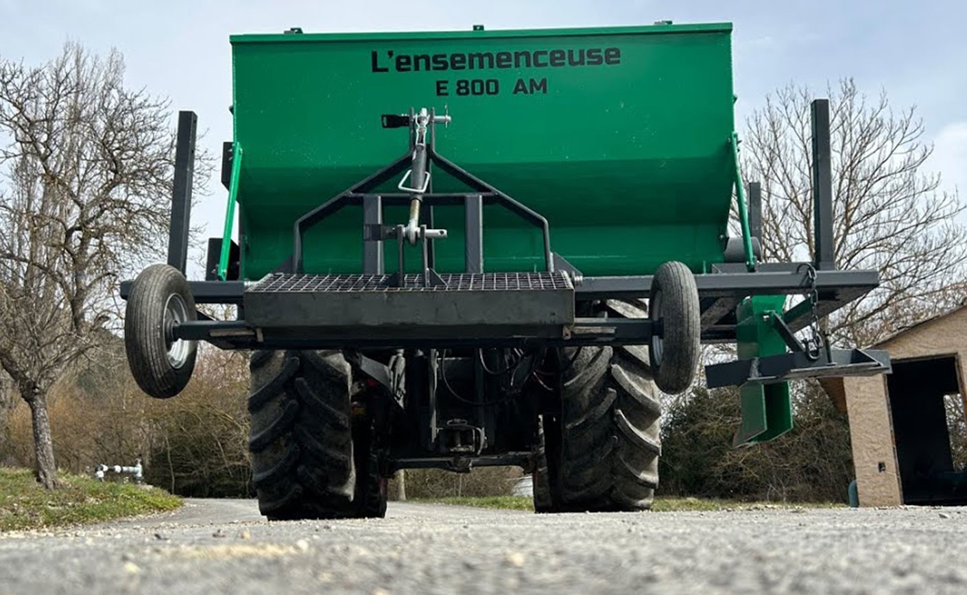  L'ensemenceuse E800 AM pour faire des pièges à truffes linéaires